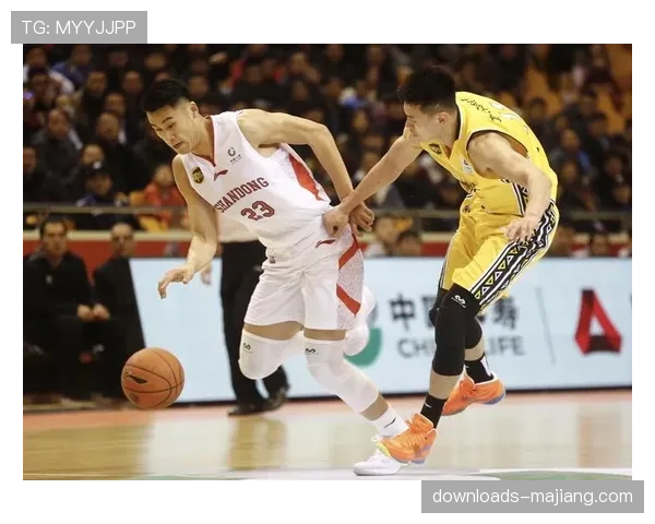 特写：老将控卫在训练后加练超远三分，适应新时代进攻要求