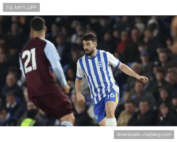 布莱顿对阵狼队比赛中，VAR长时间介入判定点球引争议